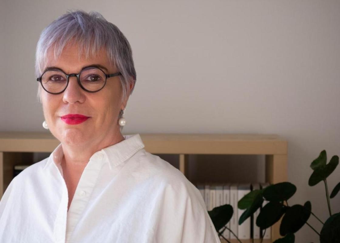 Andrea Pető er historiker og kjønnsforsker, og mottar UiOs menneskerettighetspris for sitt arbeid for akademisk frihet og institusjonell autonomi. 