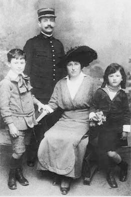 Familien Weil, med Simone helt til venstre, fotografert i 1916.